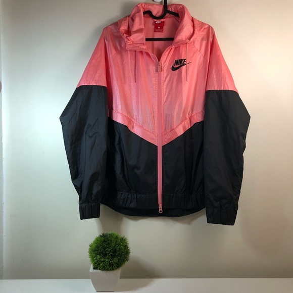 Nike Jackets & Blazers - NIKE Windbreaker - Almost New!